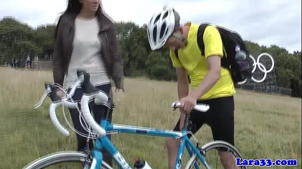 Tươi British mature picks up cyclist for fuck ống của tôi