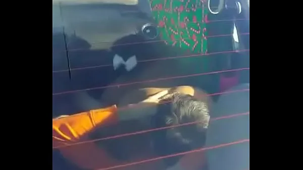 طازجة Couple caught doing 69 in car أنبوبي