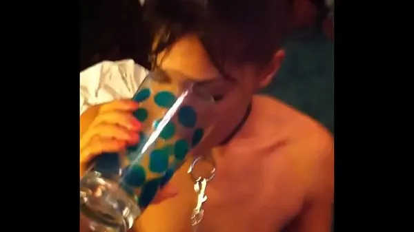 Frisk Latina Girlfriend drinks piss from cup min Tube