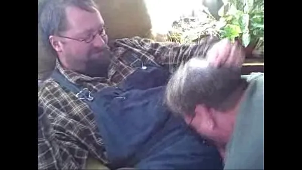 Färsk Cigar Daddy Top Gets His Cock Sucked by Old Man min tub