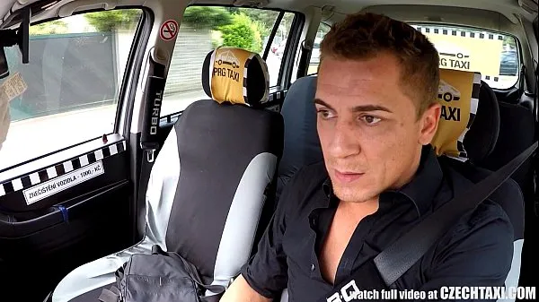 Tüpümün Czech Blonde Rides Taxi Driver in the Backseat taze