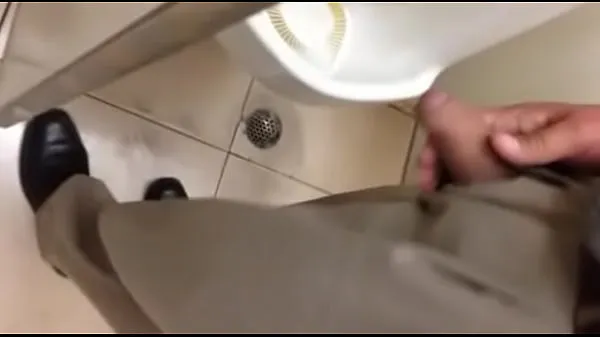 मेरी ट्यूब crown taking a friendly hand in the public bathroom and enjoying ताजा