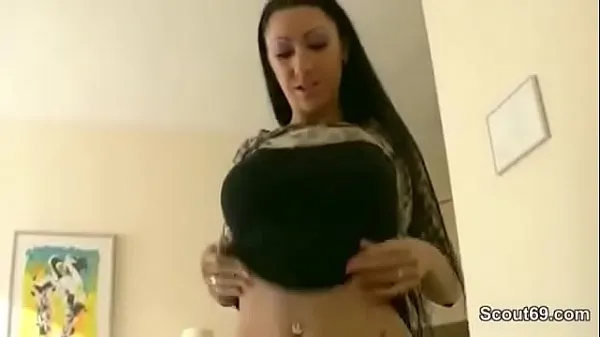 Sveže Sister catches stepbrother and gives him a BJ moji cevi