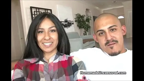 Tươi Hot Latino couple fucking on couch ống của tôi