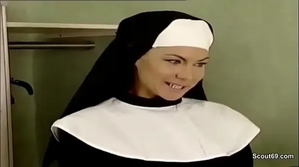 میری ٹیوب Prister fucks convent student in the ass تازہ