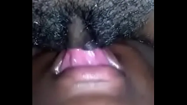 Tüpümün Guy licking girlfrien'ds pussy mercilessly while she moans taze