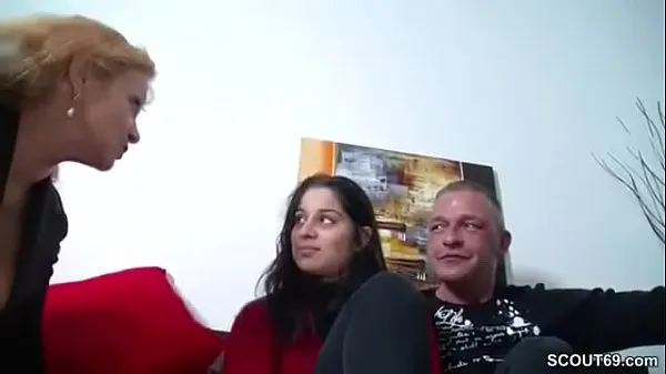 Frisk German MILF Teach Petite Teen To Fuck Big Dick Boyfriend mit rør