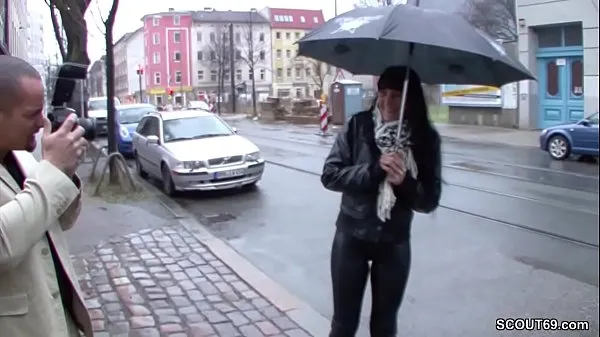 Friss Teeny is approached on the street and fucked for money a csövem