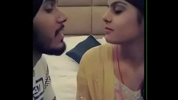 Frisk Punjabi boy kissing girlfriend mit rør