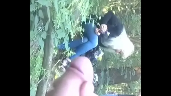 Segar Онанист в лесу показал телкам пенис Tiub saya
