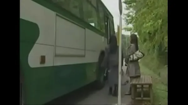 Sveže Japanese lesbian girls in bus moji cevi