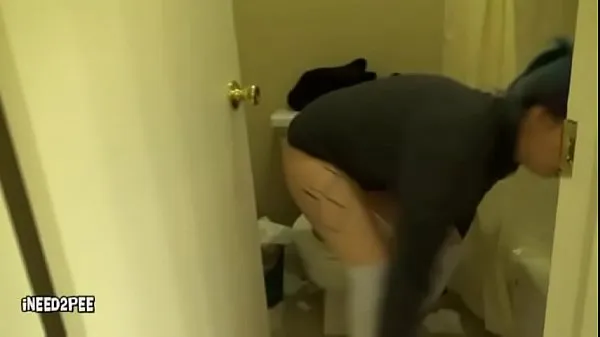 Färsk Desperate to pee girls pissing themselves in shame min tub