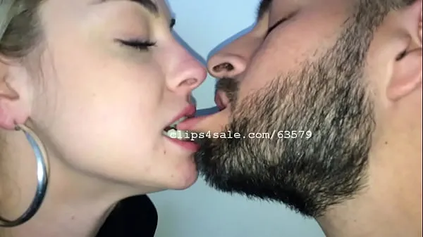 Frais Friday and Kat Kissing Vidéo 2 mon tube