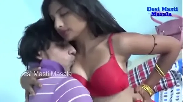 Färsk Indian couple enjoy passionate foreplay min tub