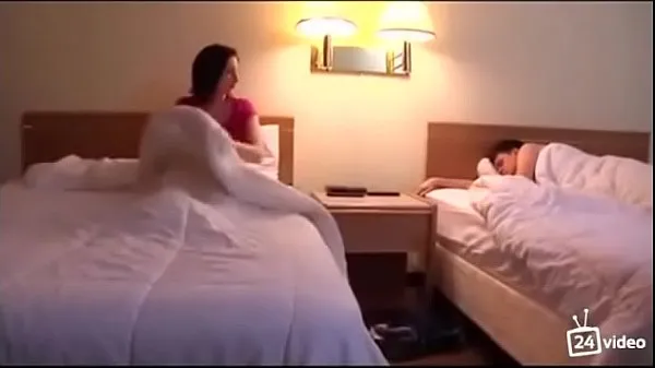 मेरी ट्यूब Step sister seduces her to play with her ताजा