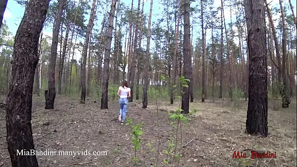 Čerstvé Public outdoor fuck for fit Mia in the forest. Mia Bandini mé trubici
