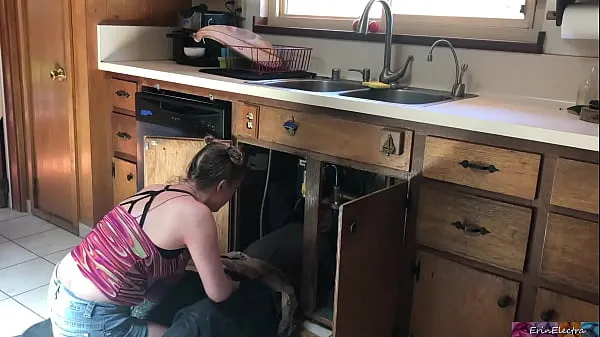 Segar lucky plumber fucked by teen - Erin Electra Tube saya