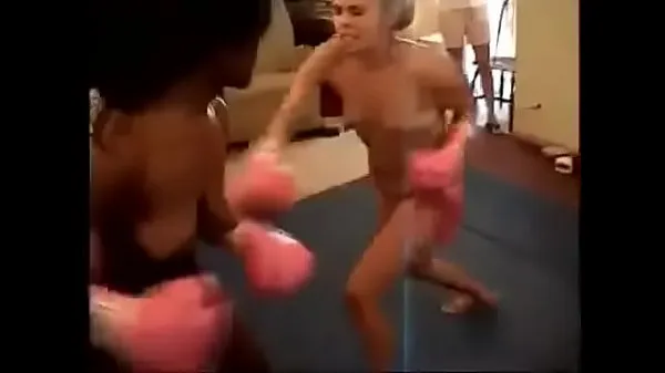 Färsk ebony vs latina boxing min tub