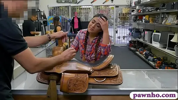 Friss Country girl gets asshole boned by horny pawnshop owner a csövem