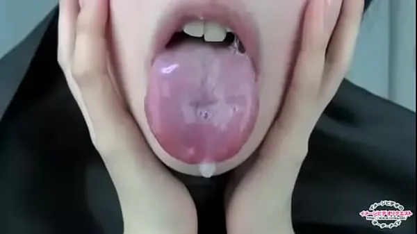 Friss Saliva-covered tongue a csövem