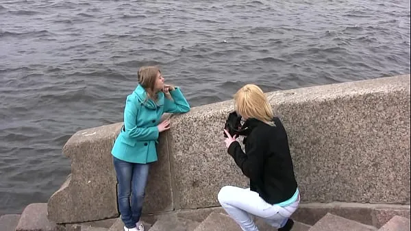 Frisk Lalovv A / Masha B - Taking pictures of your friend mit rør