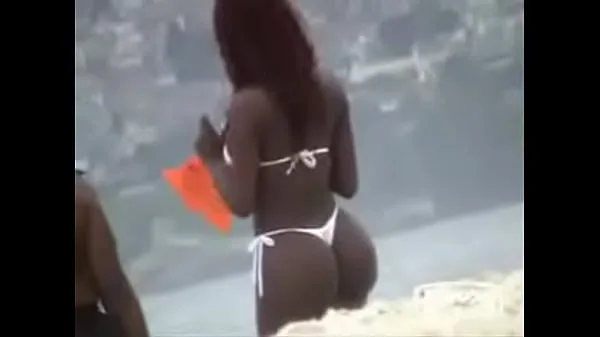Frisk Voyeur on the beach - White Bikini mit rør