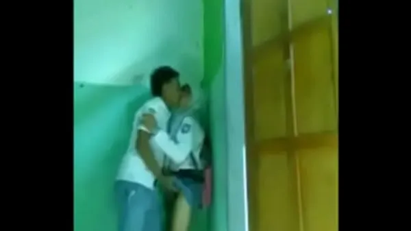 Tươi Teenage girl loves sex from the first moment The video continues on this site ống của tôi