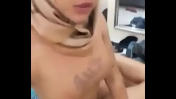 Tüpümün Muslim Indonesian Shemale get fucked by lucky guy taze