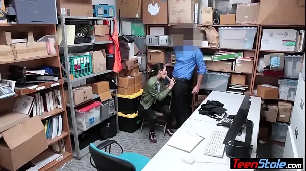 Frisk Tiny titted asian teen thief punish fucked by officer mit rør