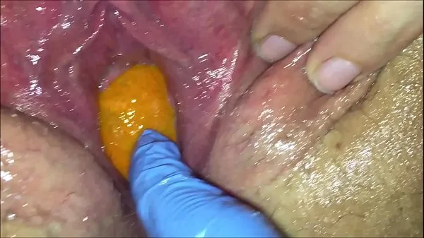 Frisk Tight pussy milf gets her pussy destroyed with a orange and big apple popping it out of her tight hole making her squirt min Tube