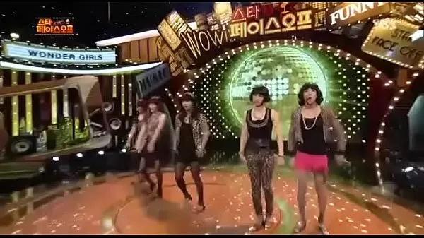 Fresco Koreans dancing in very hot clothes at Korean comedy show. You can enjoy laughing so much by: D mio tubo