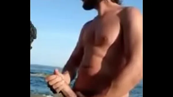 Friss Big dick men on the beach a csövem
