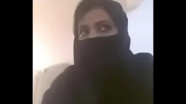 Segar Muslim hot milf expose her boobs in videocall Tiub saya