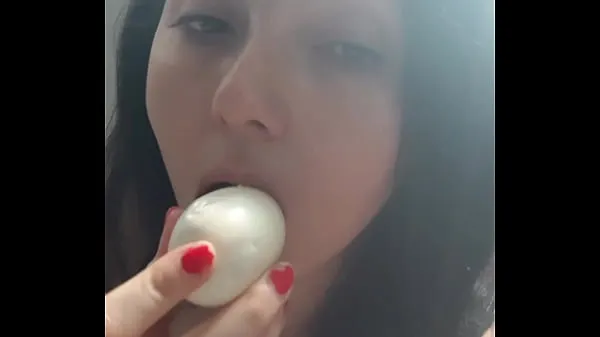 Fresco Mimi putting a boiled egg in her pussy until she comes meu tubo