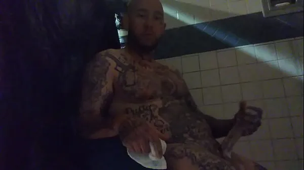 Segar In prison Stroking this Big White Dick in the shower Tube saya