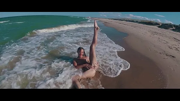 Tüpümün ASS DRIVER XXX - Naked Russian nudist girl Sasha Bikeyeva on on the public beaches of Valencia taze