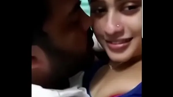 Frisk desi wife kissing and romance mit rør