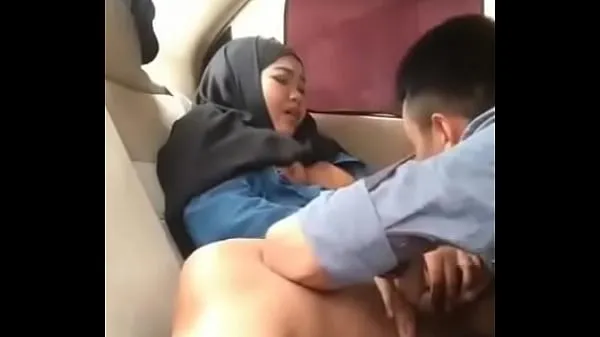 Segar Hijab girl in car with boyfriend Tube saya