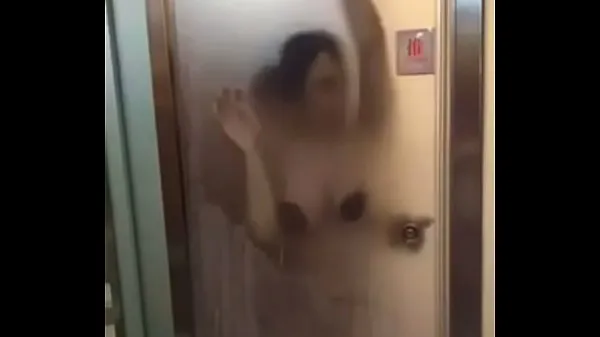 Segar Chengdu Taikoo Li fitness trainer and busty female members fuck in the bathroom Tiub saya