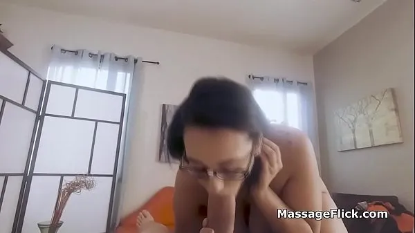 Färsk Curvy big tit nerd pov fucked during massage min tub