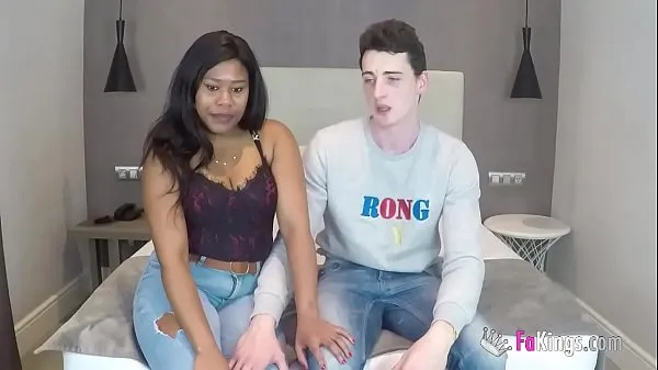 मेरी ट्यूब Unexperienced interracial couple shows all of us how they do it at home ताजा