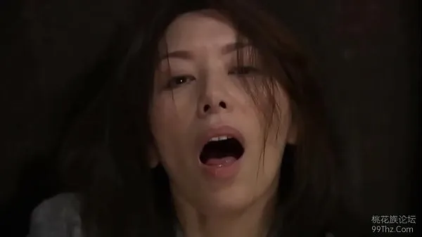 Tüpümün Japanese wife masturbating when catching two strangers taze