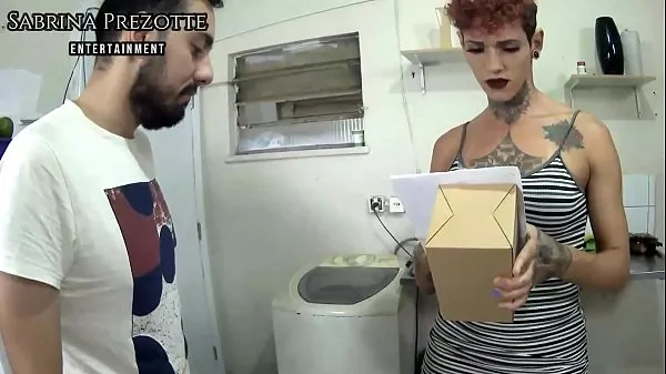 Čerstvé Bearded delivery man falls head over heels on the hot transvestite's dick and leaves with a face full of milk, complete with RED mé trubici