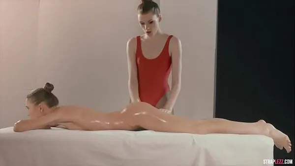 Färsk Lebians oil massage sex min tub