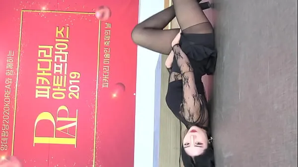 Świeże Public account [喵泡] Korean short-haired girl in black silk skirt sexy hot dance mojej tubie
