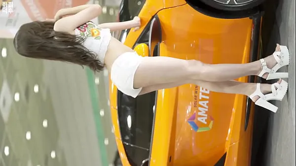 میری ٹیوب Public account [喵贴] Korean auto show temperament white shorts car model sexy temptation تازہ