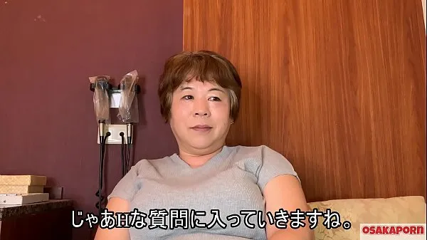 Fresco A mamãe gorda japonesa de 57 anos de idade, com grandes mamas, fala em entrevista sobre sua experiência de foda. Velha senhora asiática mostra seu velho corpo sexy. coco1 Osakaporn meu tubo