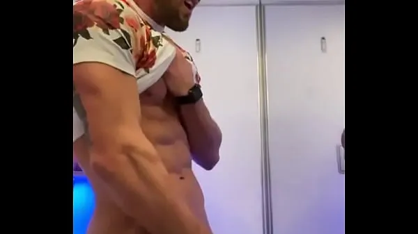 Čerstvé video on the plane mé trubici