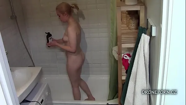 Frisk Blonde teen Maya in the shower mit rør
