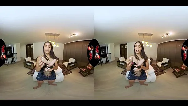 新鲜VRLatina - Cute Teen Pounded In Her Living Room - VR我的管子